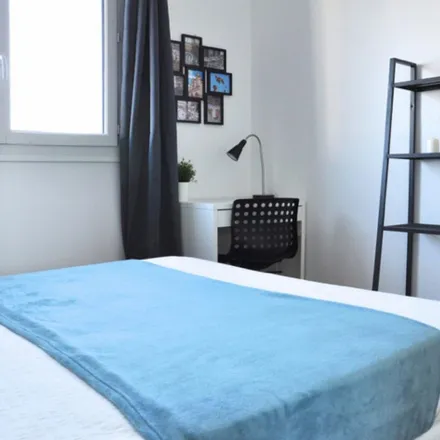 Rent this 4 bed apartment on Résidence Le Petit Port in Avenue de la Citerne, 44323 Nantes