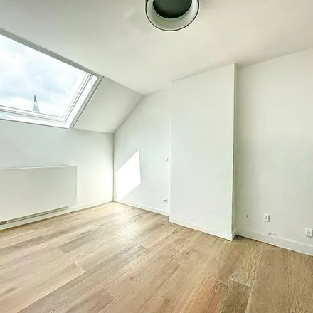 Rent this 3 bed apartment on Boulevard de la Révision - Herzieningslaan 89 in 1070 Anderlecht, Belgium