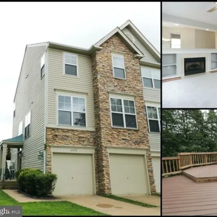 Rent this 3 bed townhouse on 43692 Scarlet Sq in Chantilly, Virginia