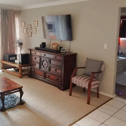 Rent this 2 bed apartment on Orchard Way in Kenridge, Bellville