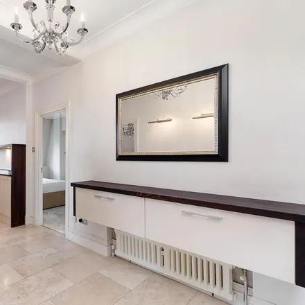 Image 3 - Eyre Court, 3-21 Finchley Road, London, NW8 9TY, United Kingdom - Apartment for rent