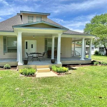 Buy this 4 bed house on 1003 2nd Avenue Southwest in Gravette, AR 72736