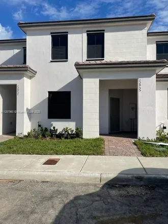 Rent this 3 bed townhouse on 7-Eleven in 1 West Flagler Street, Miami