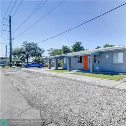 Image 4 - 935 Northeast 26th Street, Coral Estates, Wilton Manors, FL 33305, USA - House for sale