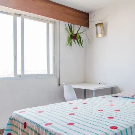 Rent this 5 bed room on Liao Pastel in Avinguda del Doctor Waksman, 15
