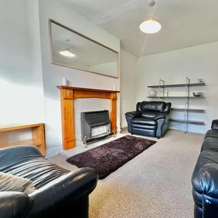 Image 3 - Redesdale Gardens, Leeds, LS16 6AY, United Kingdom - Apartment for rent