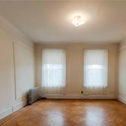 Image 7 - 23-36 24th Street, New York, NY 11105, USA - House for sale