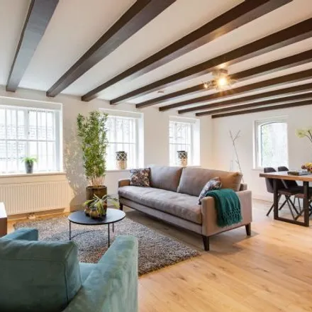 Rent this 5 bed apartment on Pandhuis in Zwaansteeg, 3511 VG Utrecht