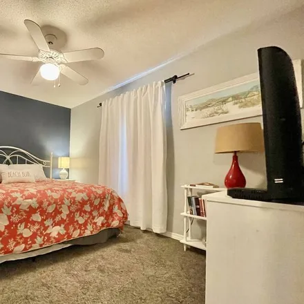 Rent this 1 bed condo on Pensacola