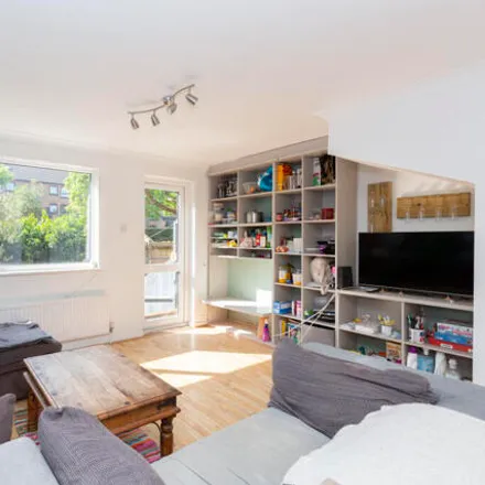 Image 9 - Manchester Road, London, London, E14 - House for sale