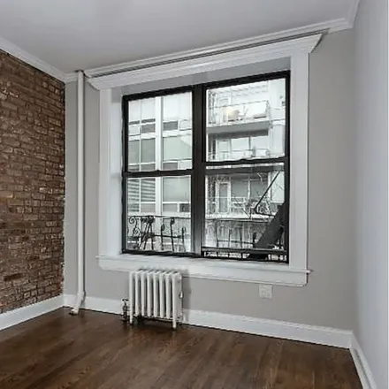 Image 2 - 428 East 13th Street, New York, NY 10009, USA - Apartment for rent