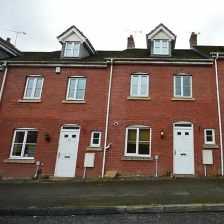 Rent this 4 bed townhouse on 97 Kinnerton Way in Exeter, EX4 2PR