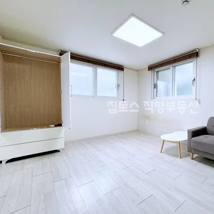 Rent this 1 bed apartment on 서울특별시 관악구 신림동 255-140