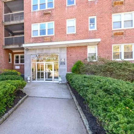 Image 2 - River Haven Cooperative, West North Street, Northfield, Stamford, CT 06904, USA - Condo for sale