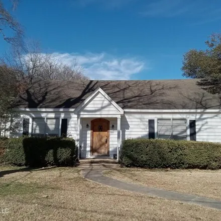 Buy this 4 bed house on 500 West Augusta Street in Indianola, MS 38751