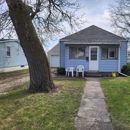 Buy this 1 bed house on 617 Division Street in Mendota, IL 61342