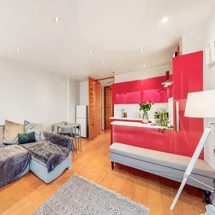 Rent this 1 bed apartment on 107 Maltings Place in London, SE1 3LJ