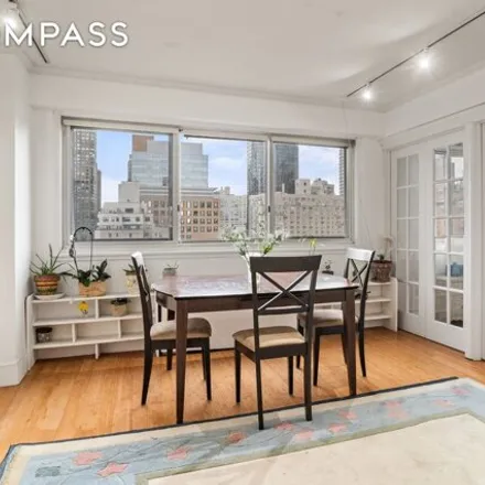 Image 4 - Gristedes, 1208 1st Avenue, New York, NY 10021, USA - Apartment for sale