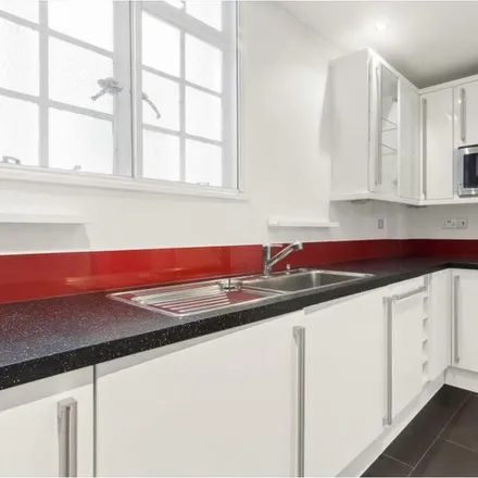 Rent this 2 bed apartment on Baker Street in London, NW1 5RT