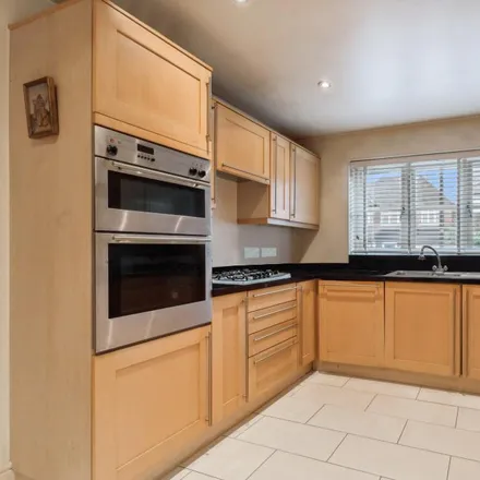 Image 3 - Green Lane, London, HA7 3AE, United Kingdom - House for rent