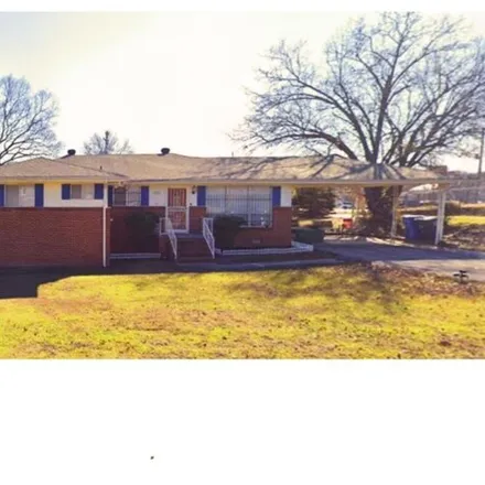 Rent this 3 bed house on 4445 Oakhill Drive in Lake Hills, Chattanooga