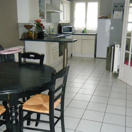Rent this 4 bed apartment on Boulevard Henri Martel in 62210 Avion, France