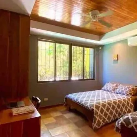 Rent this 2 bed house on Cantón Quepos