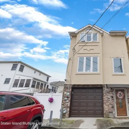 Buy this 3 bed townhouse on 26 Jason Court in New York, NY 10306