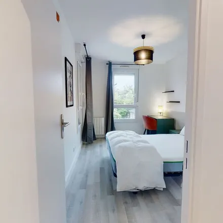 Rent this 1 bed apartment on 56 Boulevard Eugène Réguillon in 69100 Villeurbanne, France