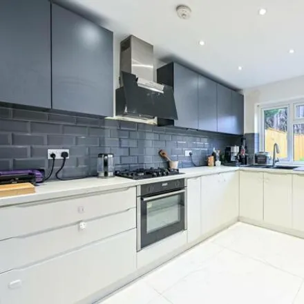 Image 2 - 44 Brinkley Road, London, KT4 8JF, United Kingdom - House for rent