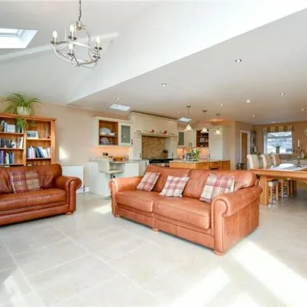Image 2 - Quaker Lane, Heswall, CH60 6RD, United Kingdom - House for sale