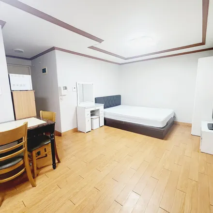 Rent this 1 bed apartment on 158-6 Nonhyeon-dong in Gangnam-gu, Seoul