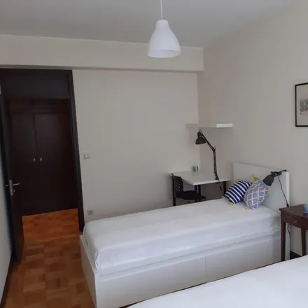 Rent this 4 bed room on Rua de Santos Pousada in 4000-075 Porto, Portugal