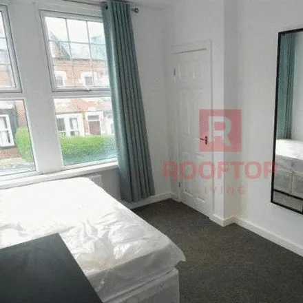 Image 7 - 3-37 Headingley Mount, Leeds, LS6 3EW, United Kingdom - House for rent