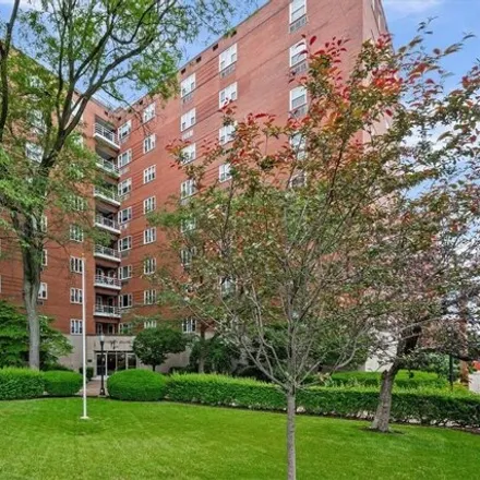 Buy this studio apartment on 4601 Fifth Avenue in Pittsburgh, PA 15213