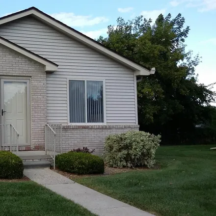 Image 2 - 22147 Glenwood Street, Clinton Township, MI 48035, USA - Condo for sale