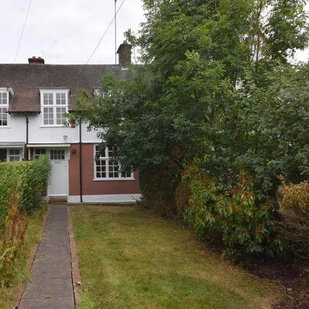 Rent this 3 bed house on Midholm in London, NW11 6LL