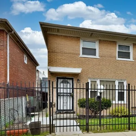 Buy this 3 bed house on 308 South Artesian Avenue in Chicago, IL 60612