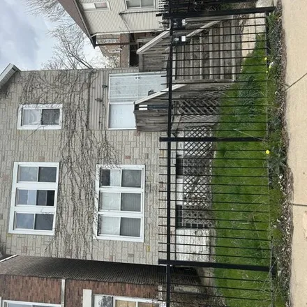Rent this 3 bed house on 6724 South Saint Lawrence Avenue in Chicago, IL 60637