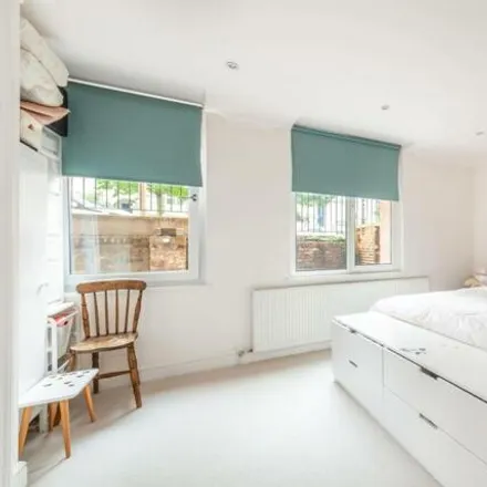 Buy this 2 bed apartment on Thornbury Court in Chepstow Villas, London