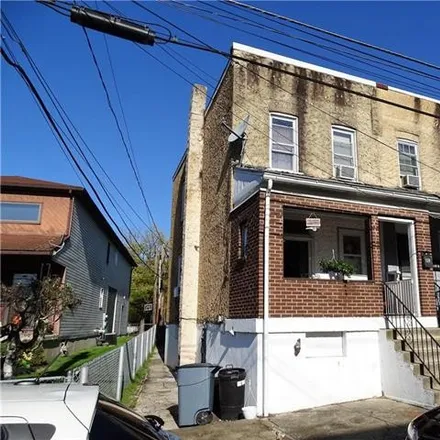 Buy this 2 bed townhouse on 139 West 14th Street in Newport, Northampton