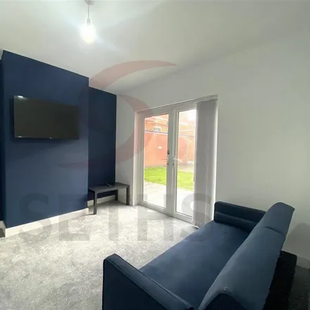 Rent this 1 bed room on Severn Street in Leicester, LE2 0NN