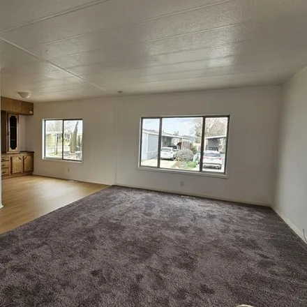 Image 2 - 2140 Windflow Drive, Rosamond, CA 93560, USA - Apartment for sale