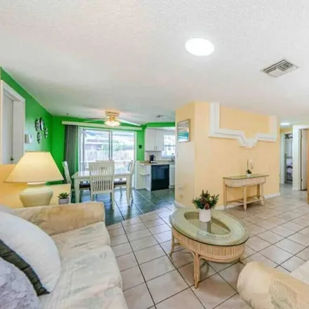 Image 3 - Holiday, FL - House for rent