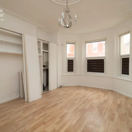 Image 3 - Aylesbury Road - Apartment for sale