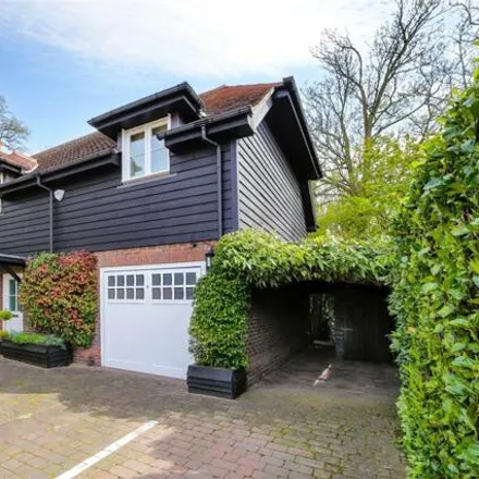 Buy this 3 bed house on Middle Down in Aldenham, WD25 8BW