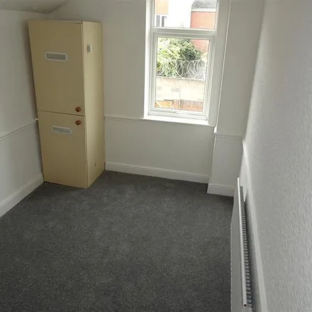 Rent this 3 bed townhouse on Weelsby Street in Grimsby, DN32 7JW