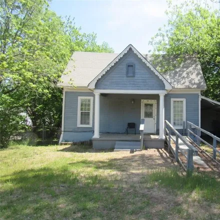 Buy this 2 bed house on 1086 West Owings Street in Denison, TX 75020