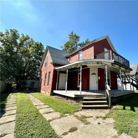 Image 3 - 1141 Champaign Avenue, Mattoon, IL 61938, USA - House for sale