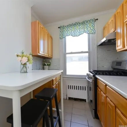 Image 3 - 152 Beach 125th Street, New York, NY 11694, USA - Apartment for rent